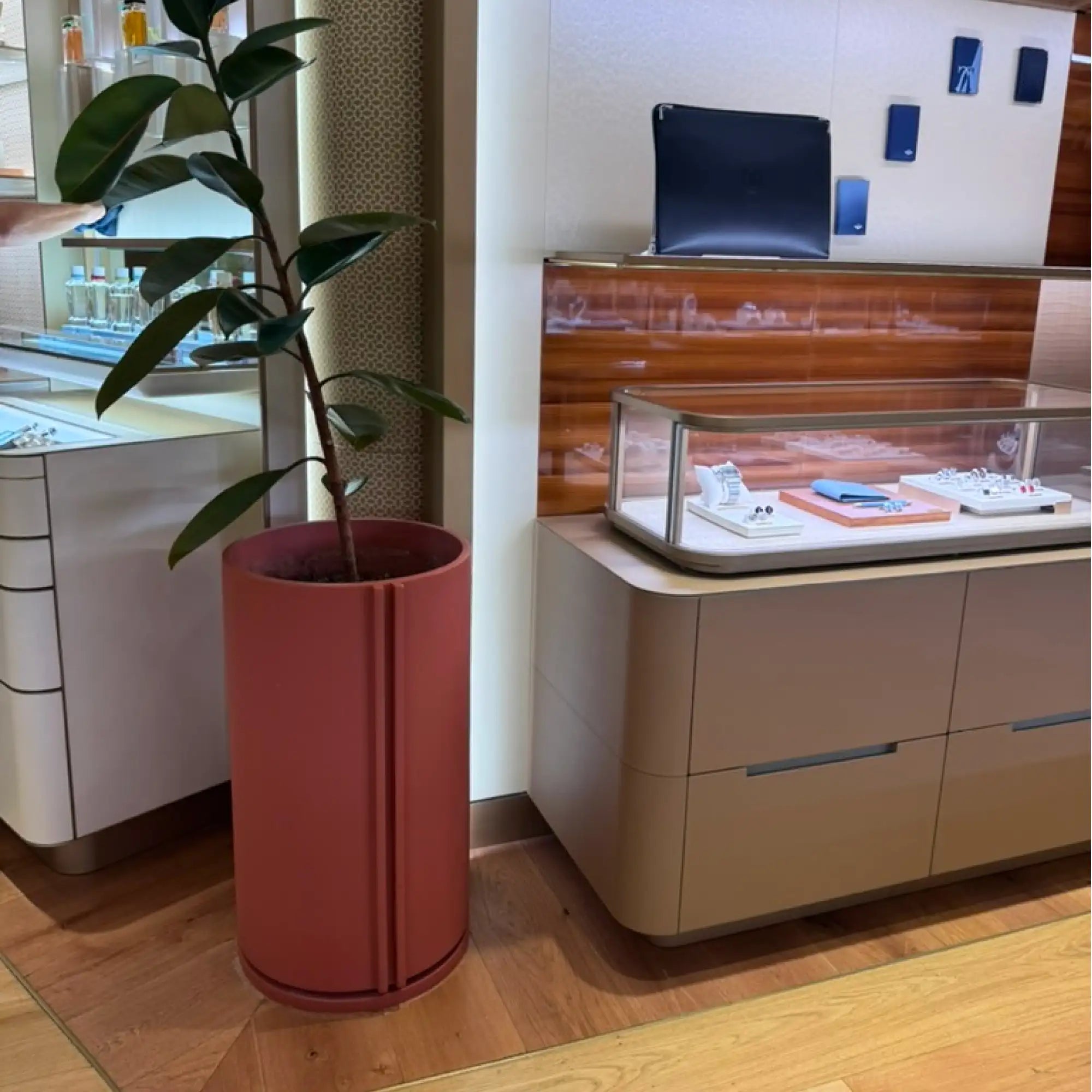 Image from products-gallery metafield